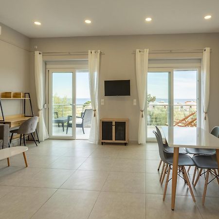 Blue Waves Luxury Suites By The Sea Plomari Bagian luar foto