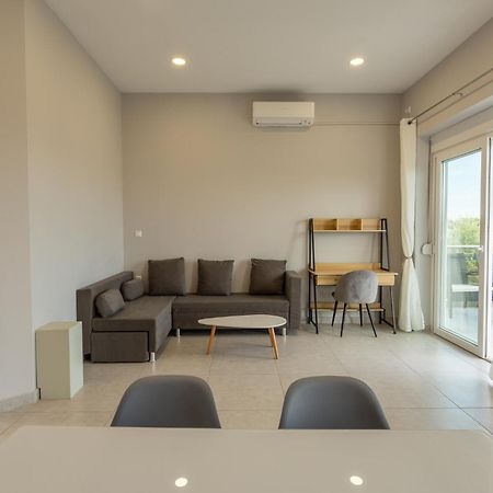 Blue Waves Luxury Suites By The Sea Plomari Bagian luar foto