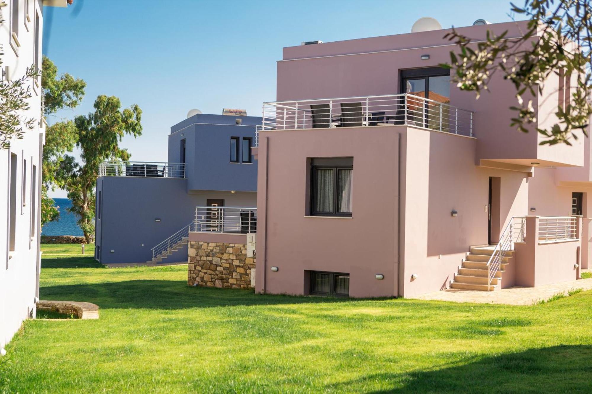 Blue Waves Luxury Suites By The Sea Plomari Bagian luar foto