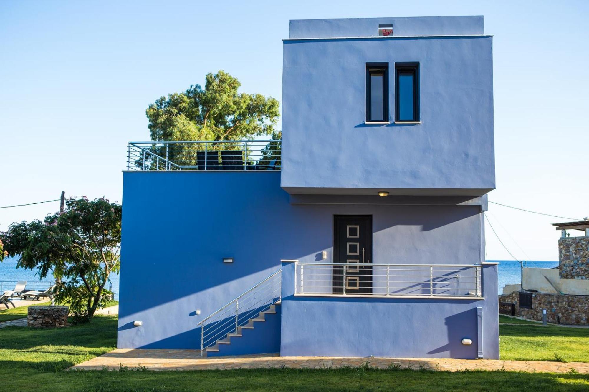 Blue Waves Luxury Suites By The Sea Plomari Bagian luar foto