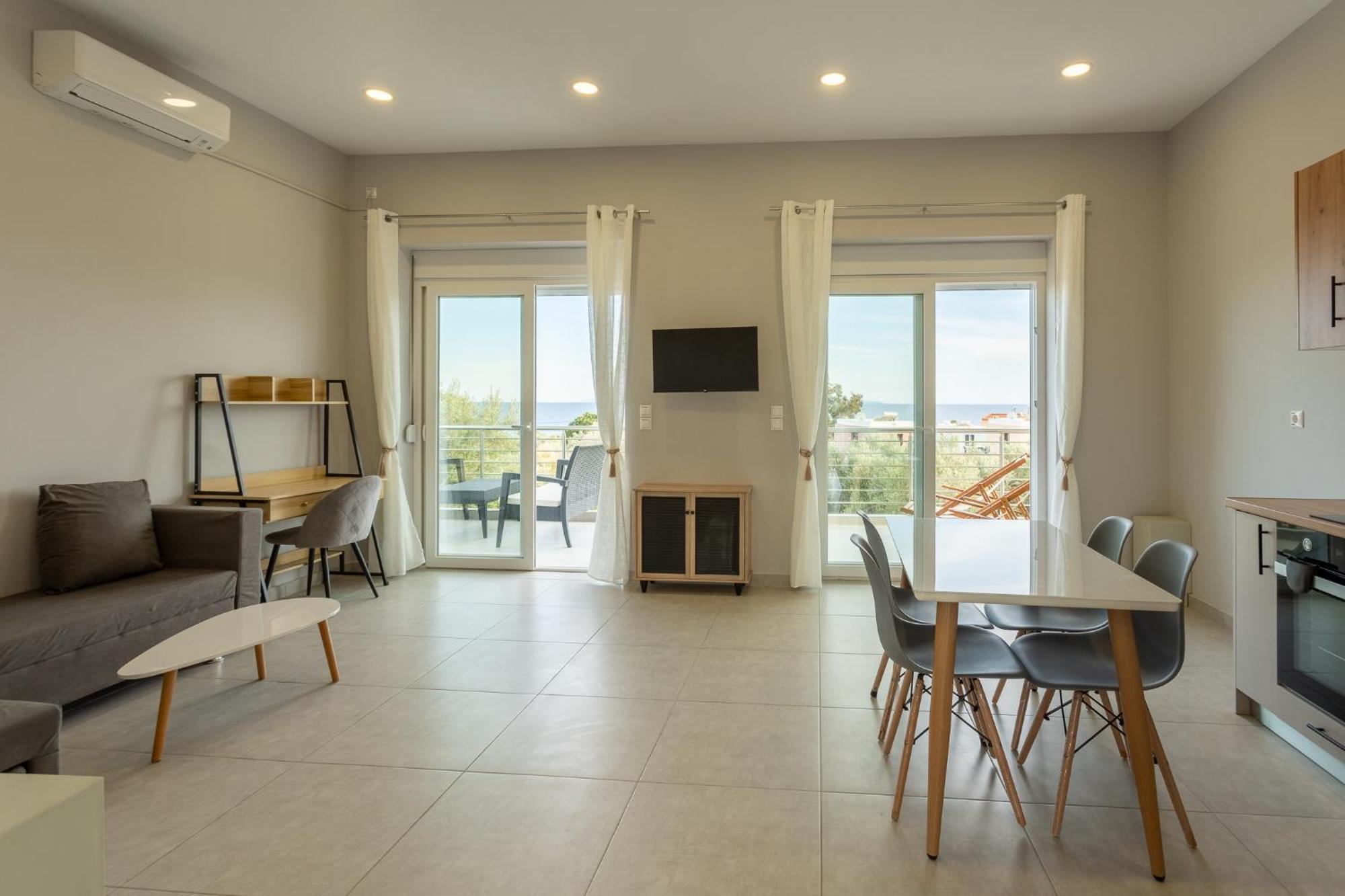 Blue Waves Luxury Suites By The Sea Plomari Bagian luar foto