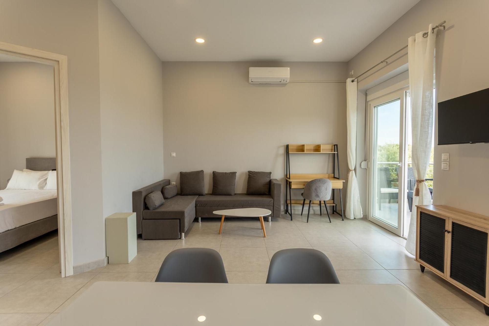 Blue Waves Luxury Suites By The Sea Plomari Bagian luar foto
