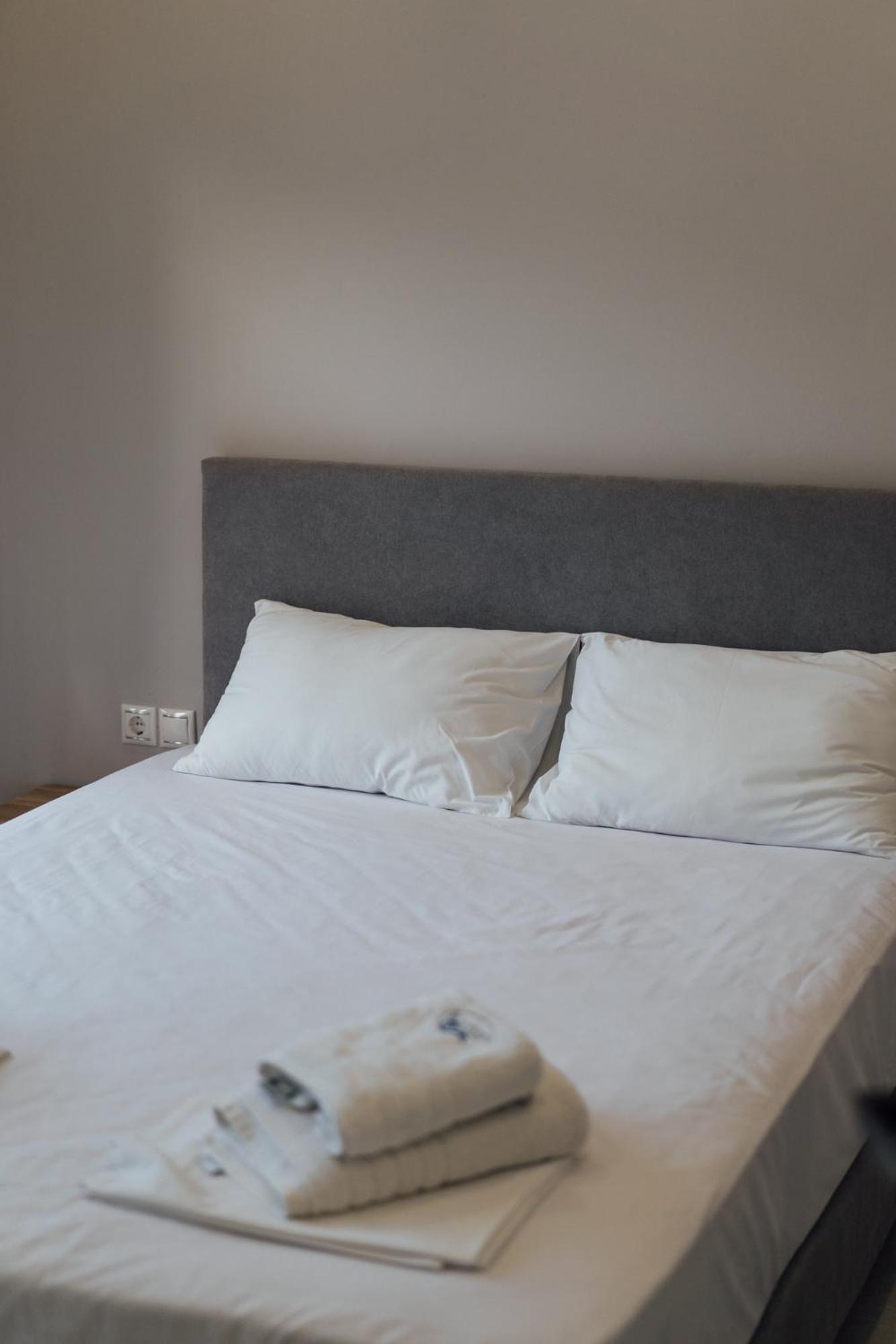 Blue Waves Luxury Suites By The Sea Plomari Bagian luar foto