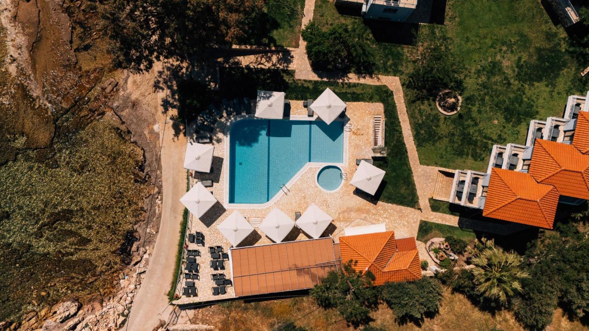 Blue Waves Luxury Suites By The Sea Plomari Bagian luar foto