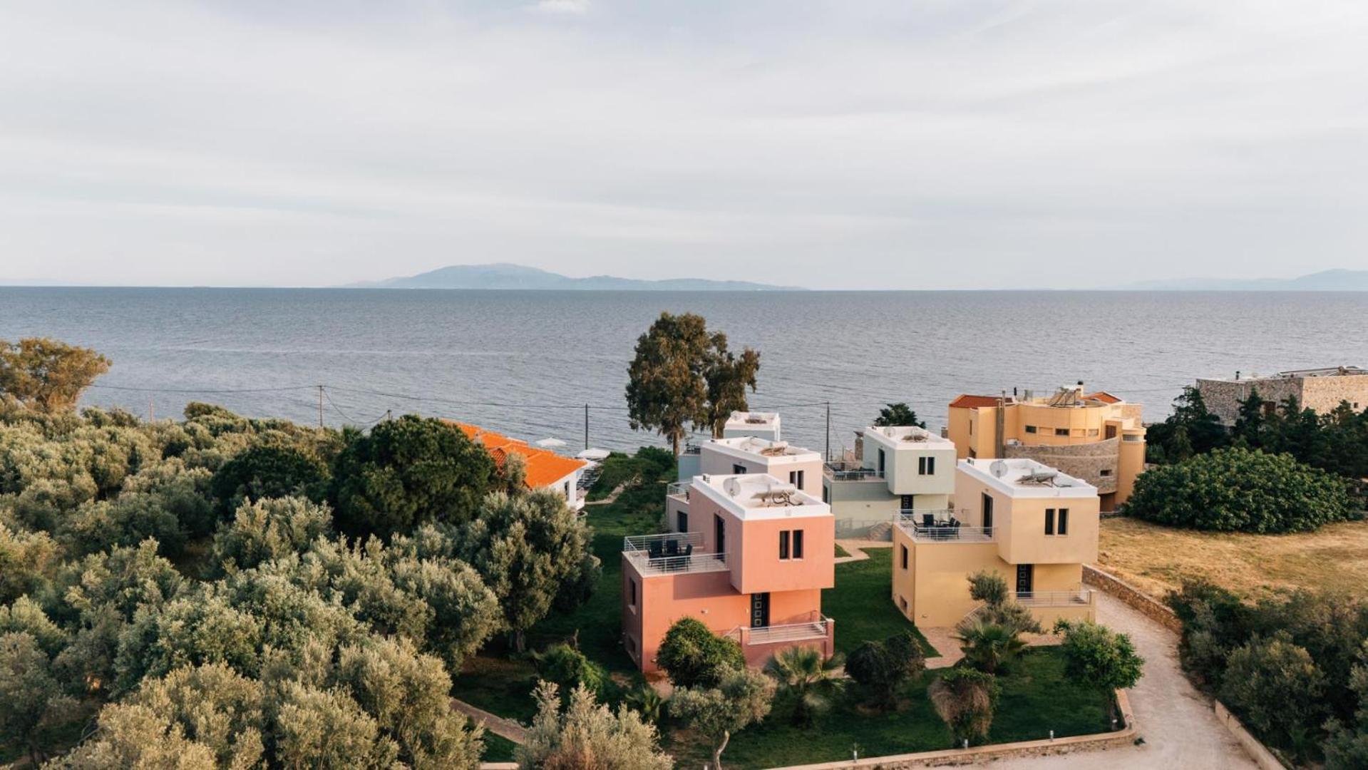 Blue Waves Luxury Suites By The Sea Plomari Bagian luar foto