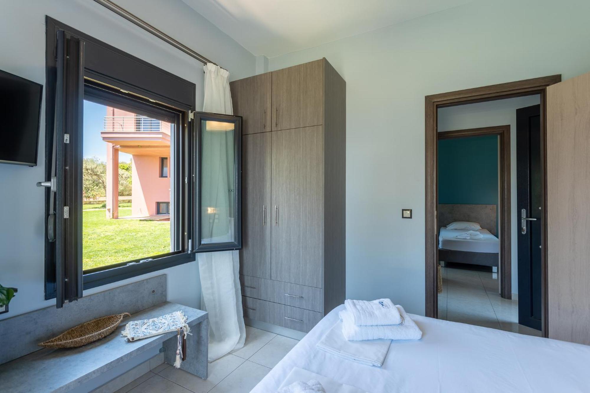 Blue Waves Luxury Suites By The Sea Plomari Bagian luar foto